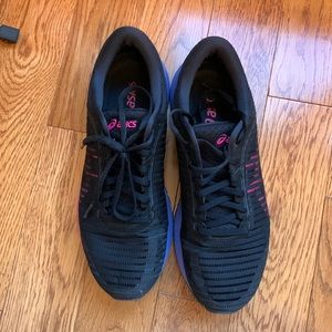 Women’s size 9 ASICS